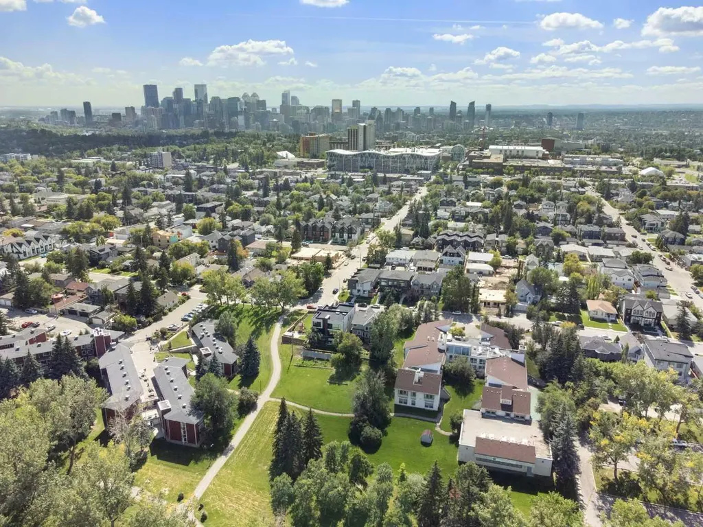 1308 21 Avenue NW Calgary AB T2M1L4