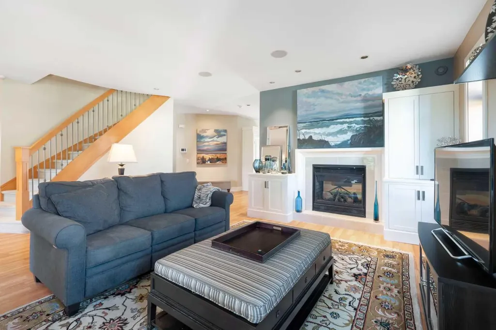 1308 21 Avenue NW Calgary AB T2M1L4