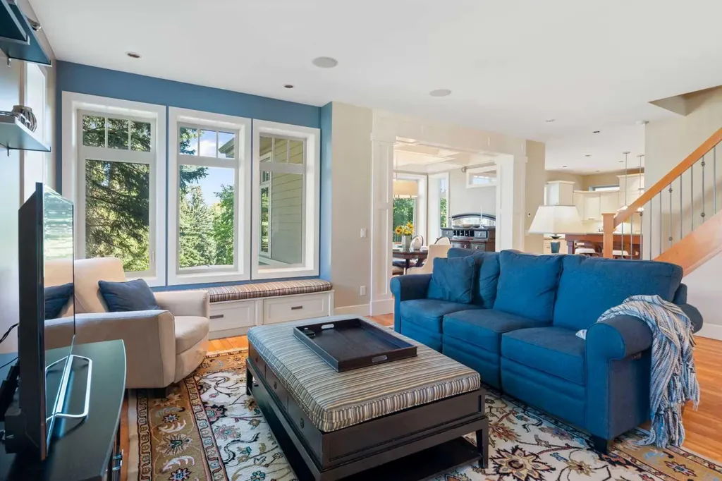 1308 21 Avenue NW Calgary AB T2M1L4