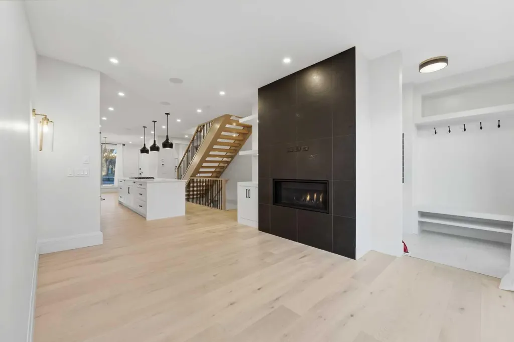 631 55 Avenue SW Calgary AB T2V 0G2