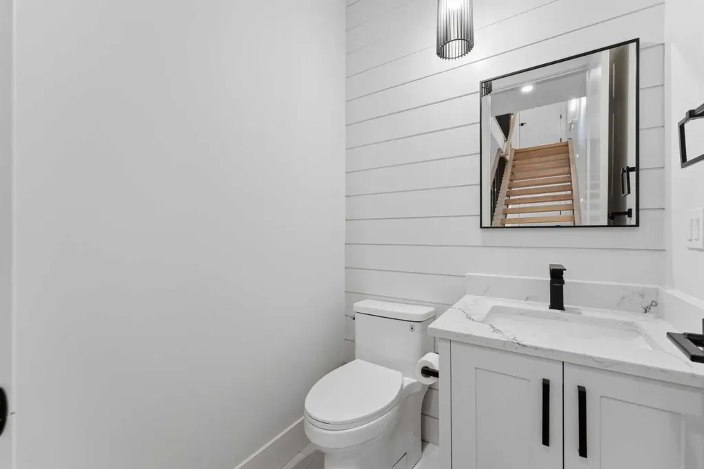 631 55 Avenue SW Calgary AB T2V 0G2