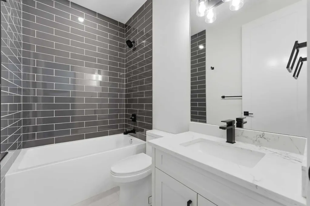631 55 Avenue SW Calgary AB T2V 0G2