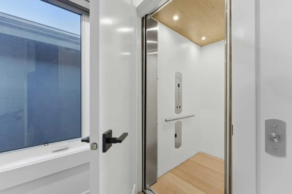 631 55 Avenue SW Calgary AB T2V 0G2