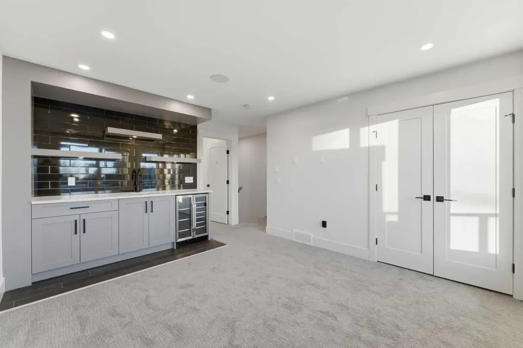 631 55 Avenue SW Calgary AB T2V 0G2