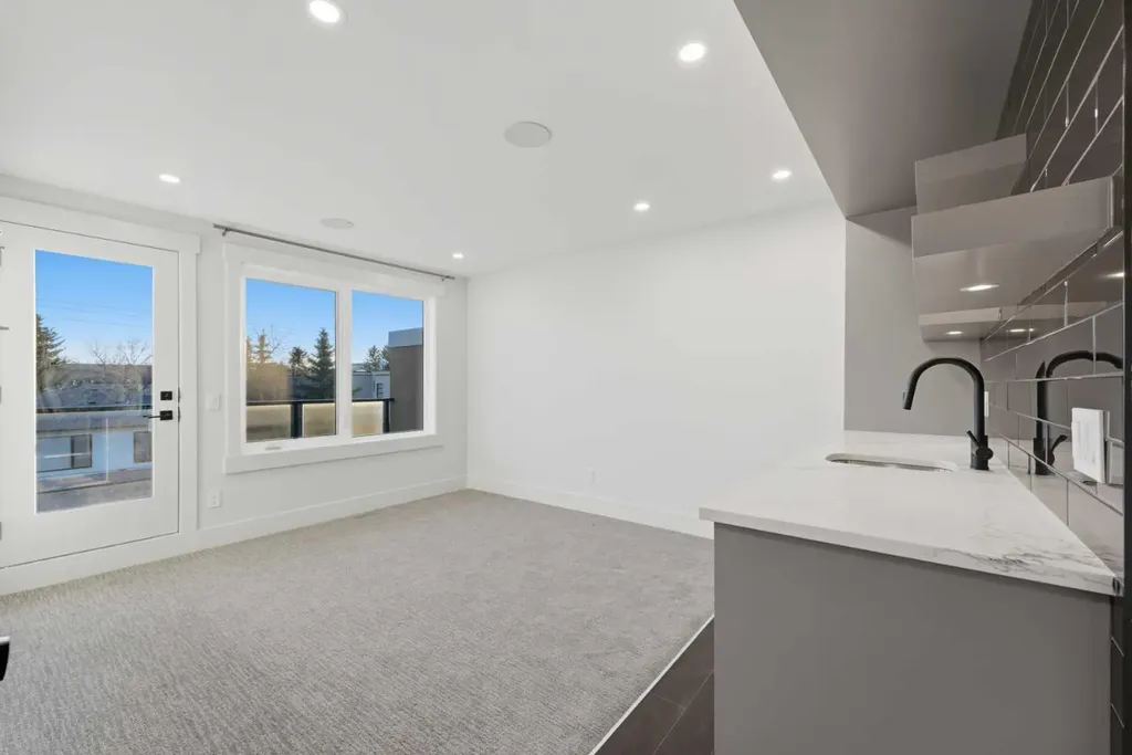 631 55 Avenue SW Calgary AB T2V 0G2