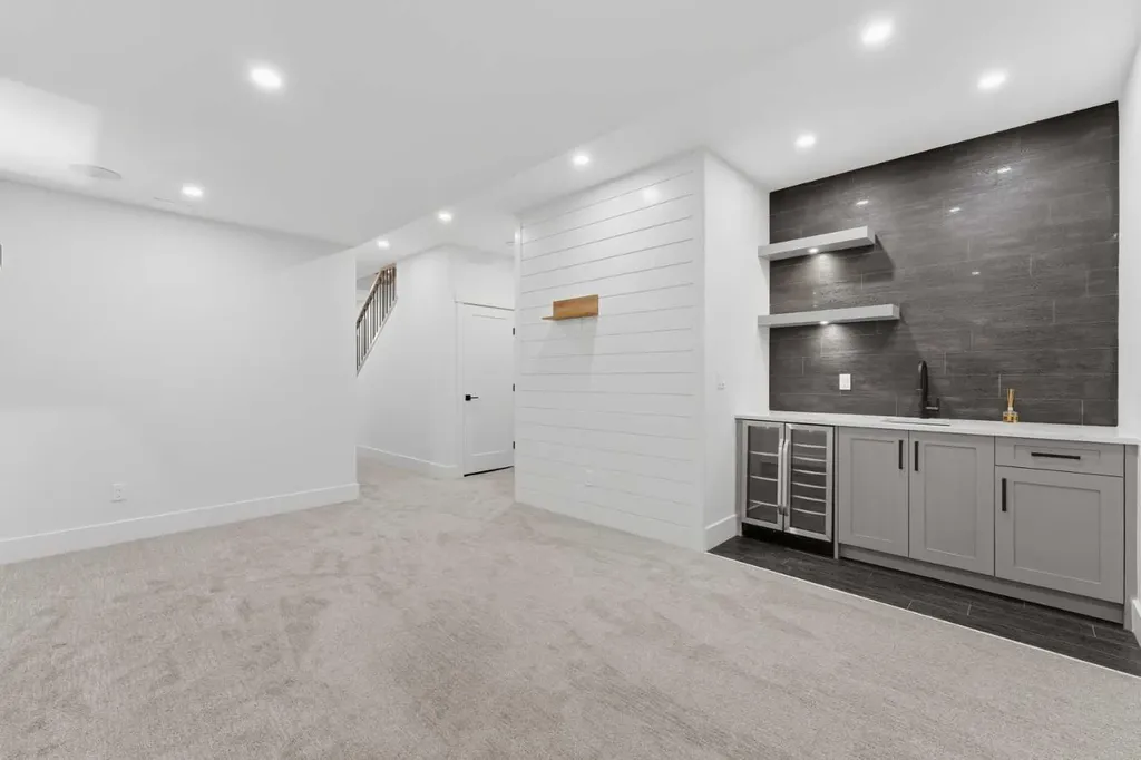 631 55 Avenue SW Calgary AB T2V 0G2