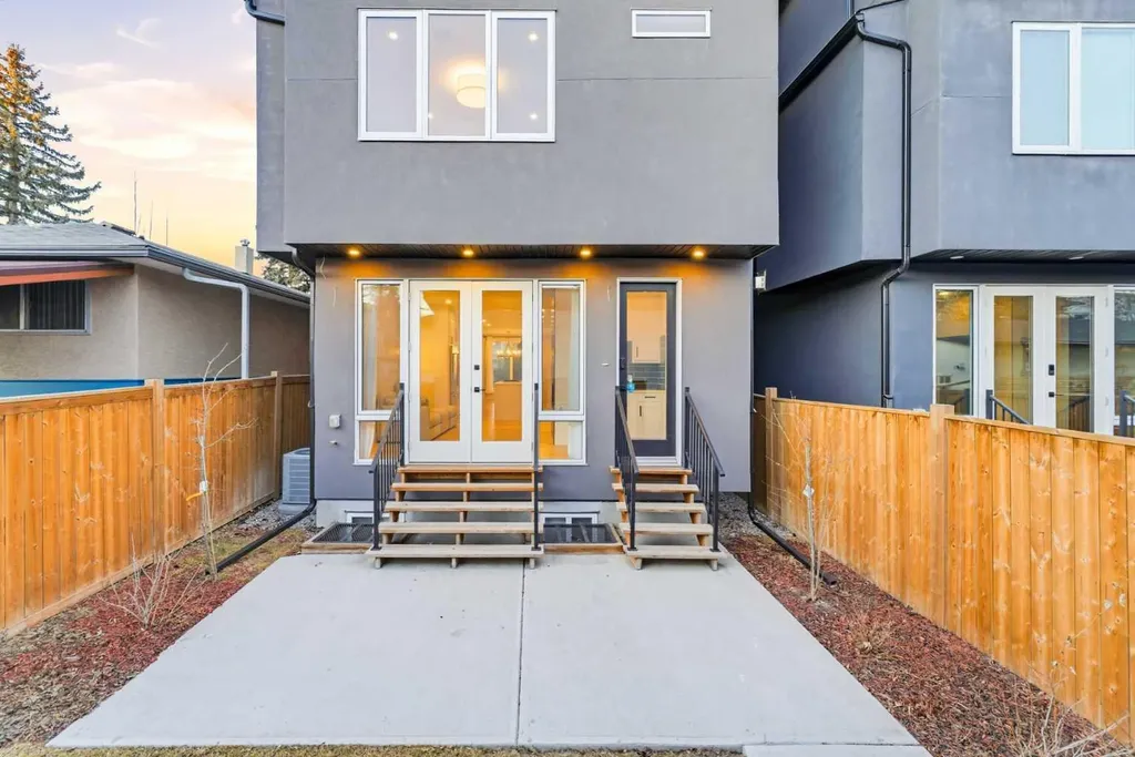 631 55 Avenue SW Calgary AB T2V 0G2