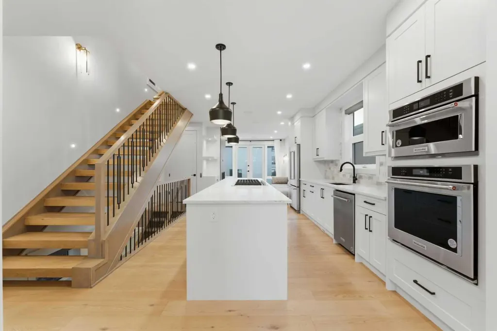 631 55 Avenue SW Calgary AB T2V 0G2