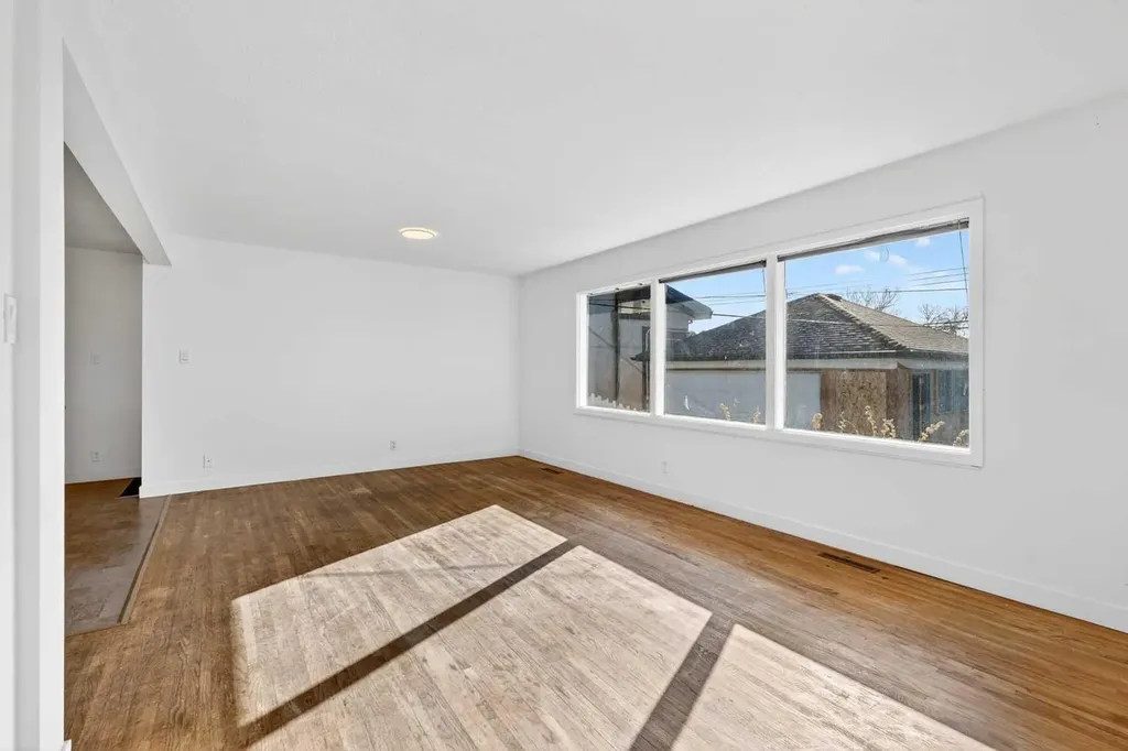 16 Heston Street NW Calgary AB t2k2c1