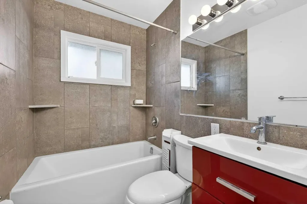 16 Heston Street NW Calgary AB t2k2c1