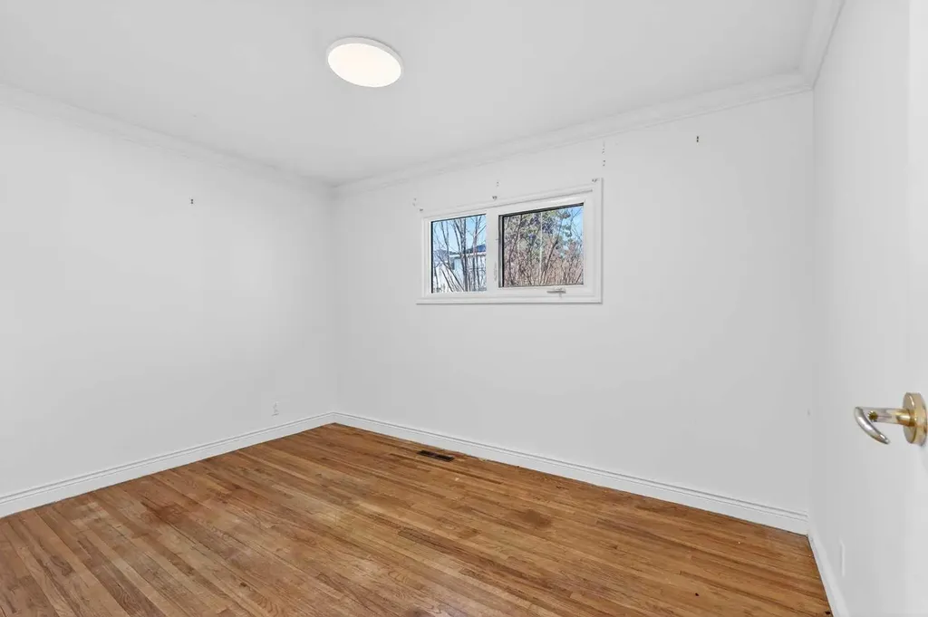 16 Heston Street NW Calgary AB t2k2c1