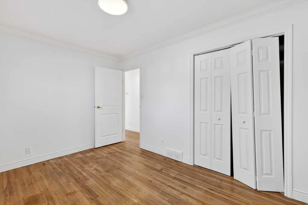16 Heston Street NW Calgary AB t2k2c1