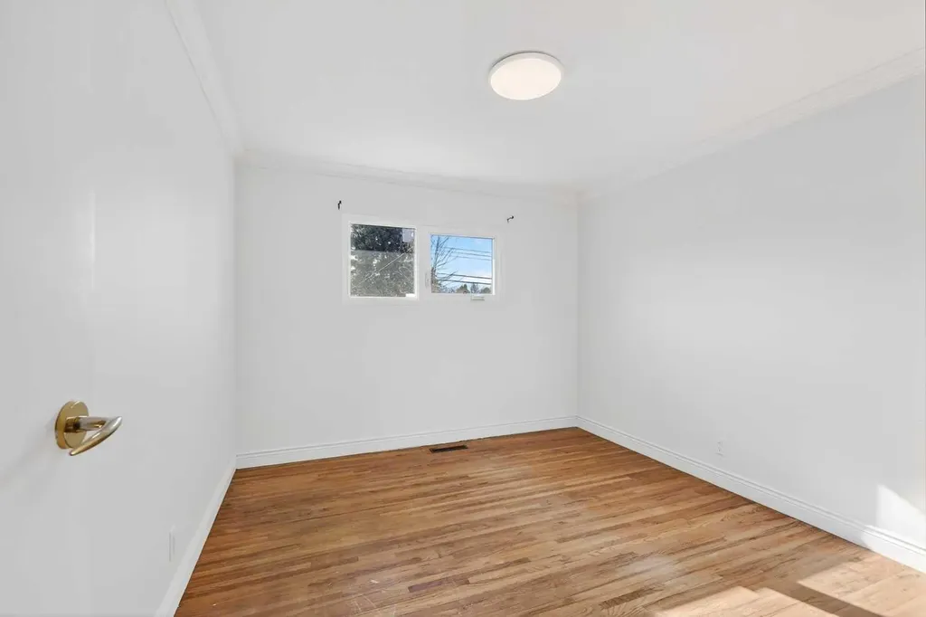 16 Heston Street NW Calgary AB t2k2c1