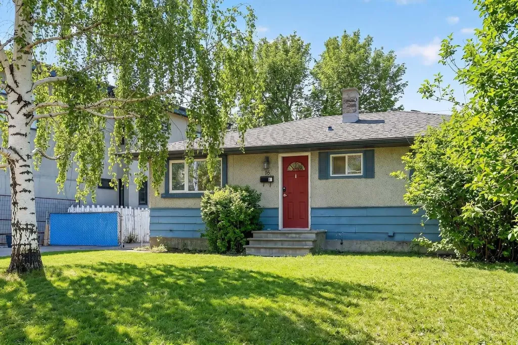 16 Heston Street NW Calgary AB t2k2c1