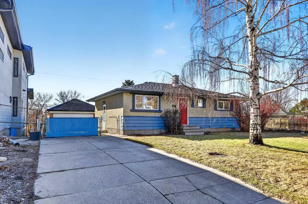 16 Heston Street NW Calgary AB t2k2c1