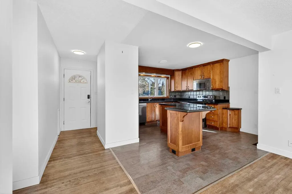 16 Heston Street NW Calgary AB t2k2c1