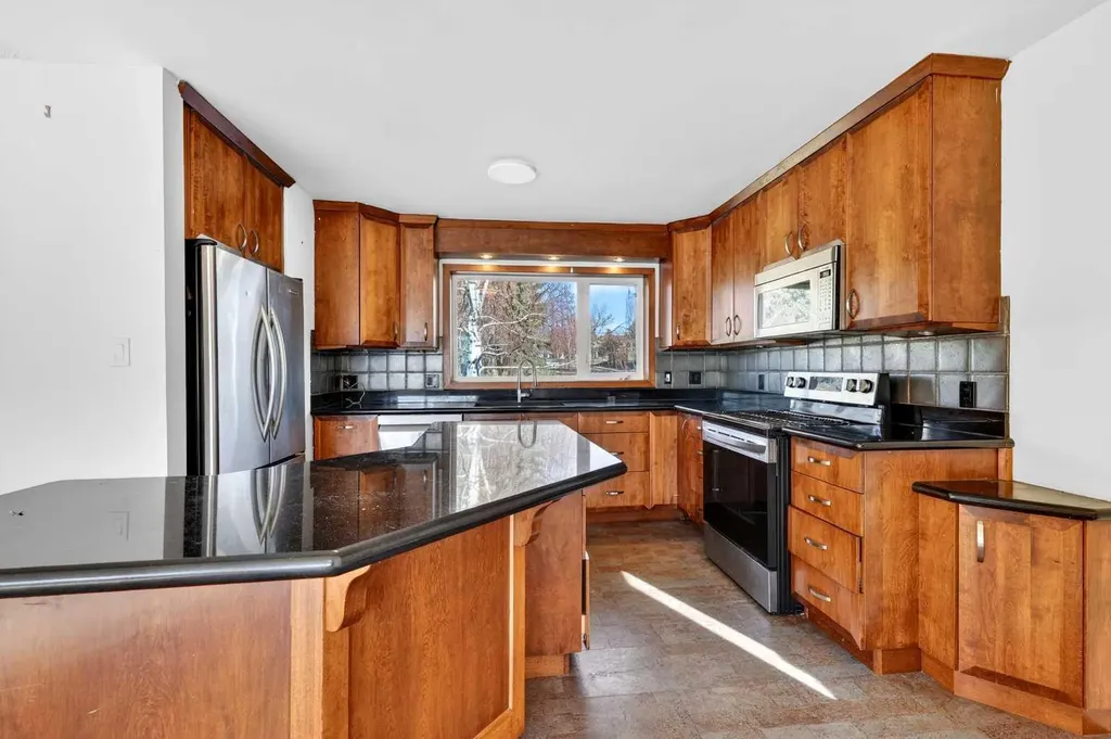 16 Heston Street NW Calgary AB t2k2c1
