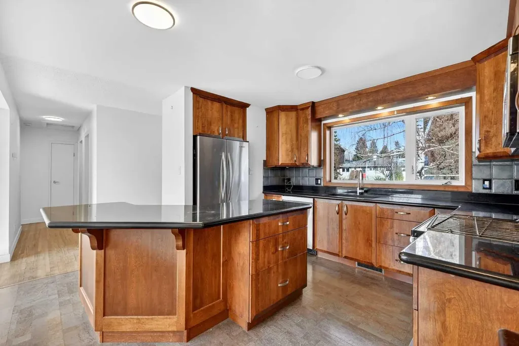 16 Heston Street NW Calgary AB t2k2c1
