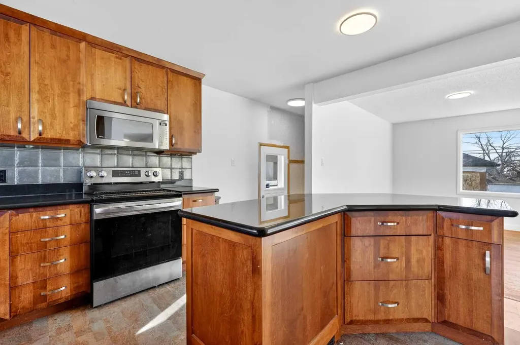 16 Heston Street NW Calgary AB t2k2c1