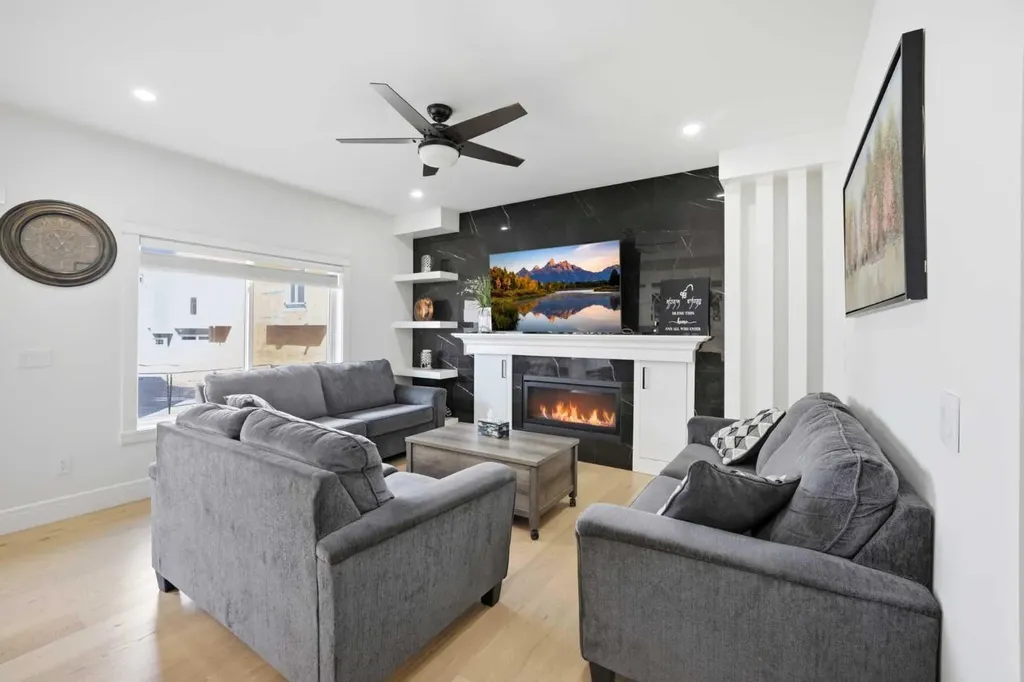 15 Saddlecrest Link NE Calgary AB T3J0Z3