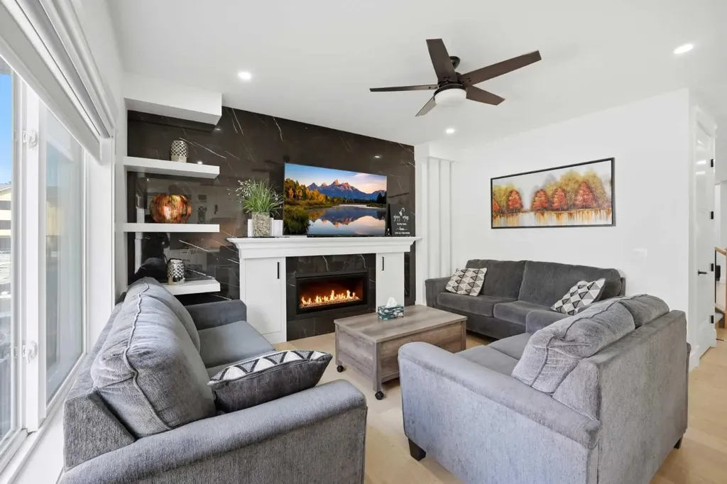15 Saddlecrest Link NE Calgary AB T3J0Z3