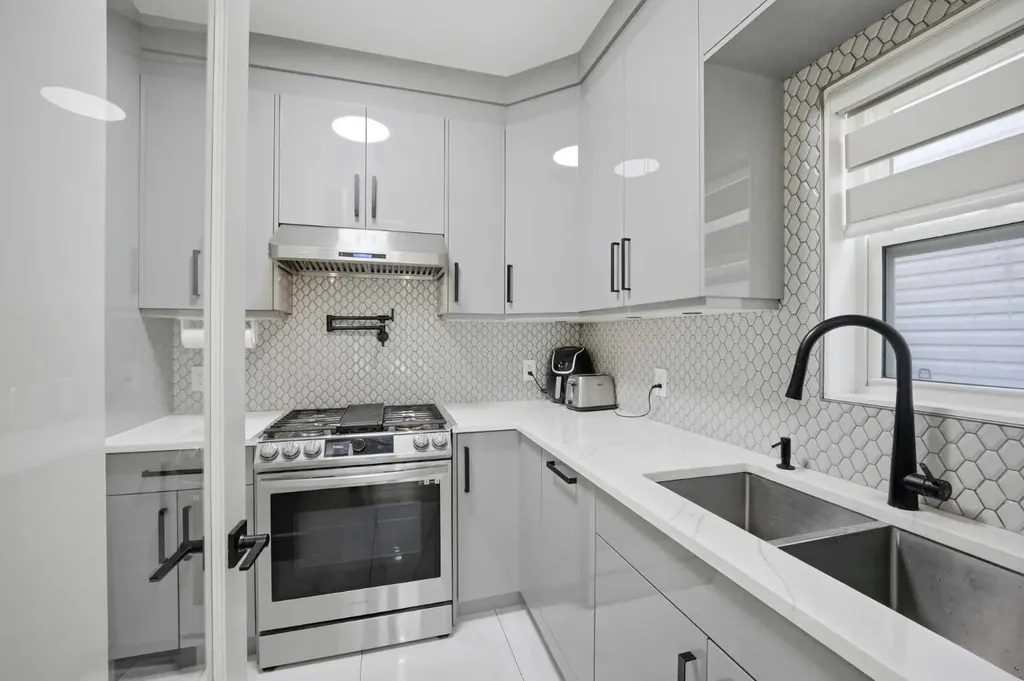 15 Saddlecrest Link NE Calgary AB T3J0Z3
