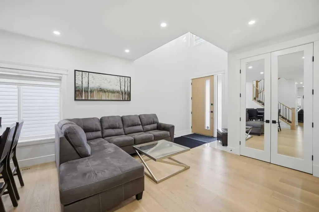 15 Saddlecrest Link NE Calgary AB T3J0Z3