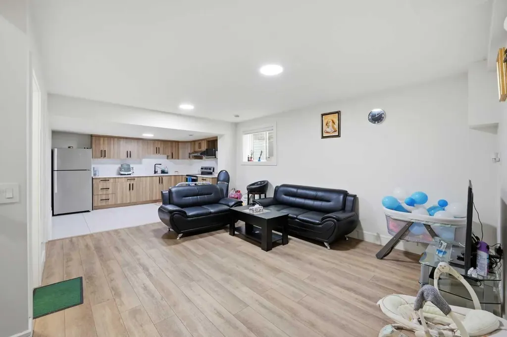 15 Saddlecrest Link NE Calgary AB T3J0Z3