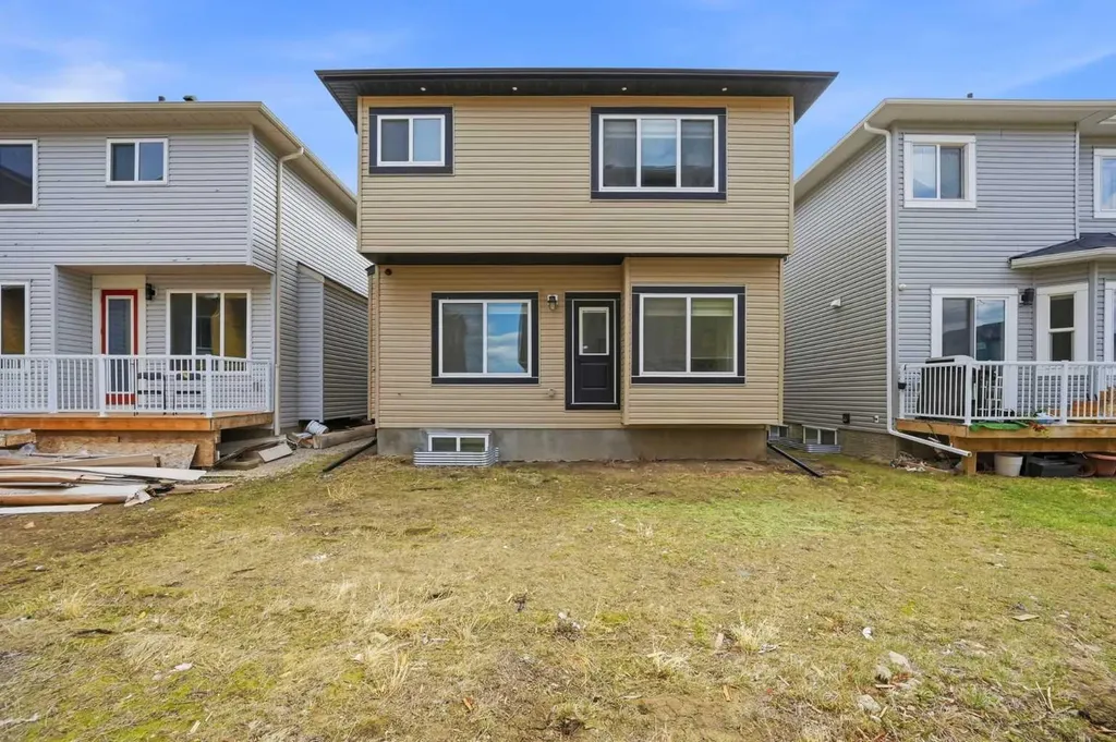 15 Saddlecrest Link NE Calgary AB T3J0Z3