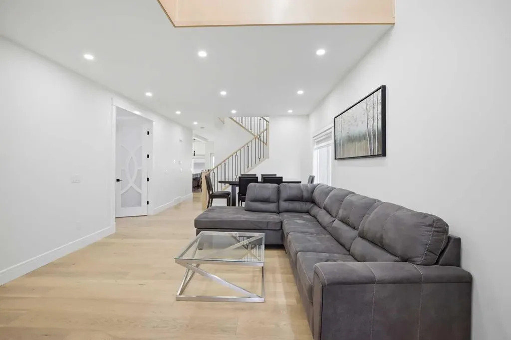 15 Saddlecrest Link NE Calgary AB T3J0Z3
