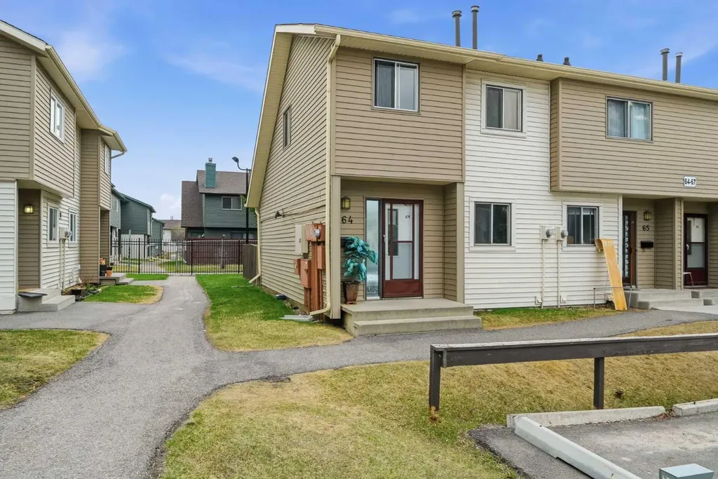 2519 38 Street NE Calgary AB T1Y 4W8