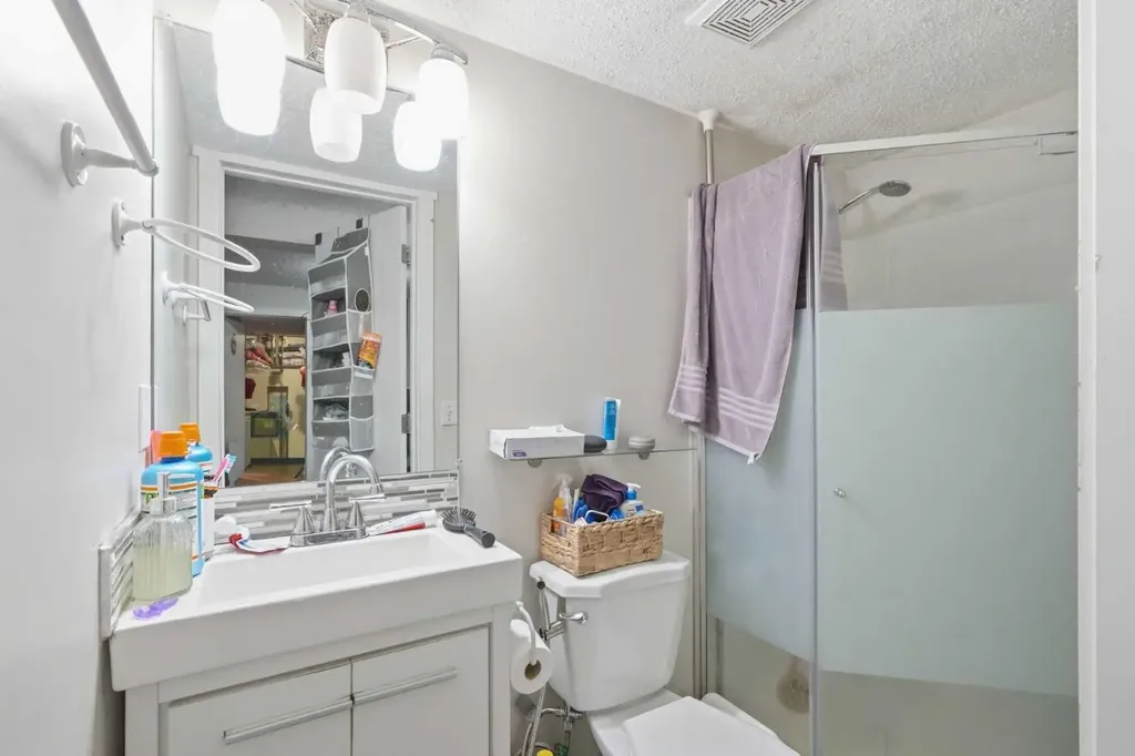 2519 38 Street NE Calgary AB T1Y 4W8