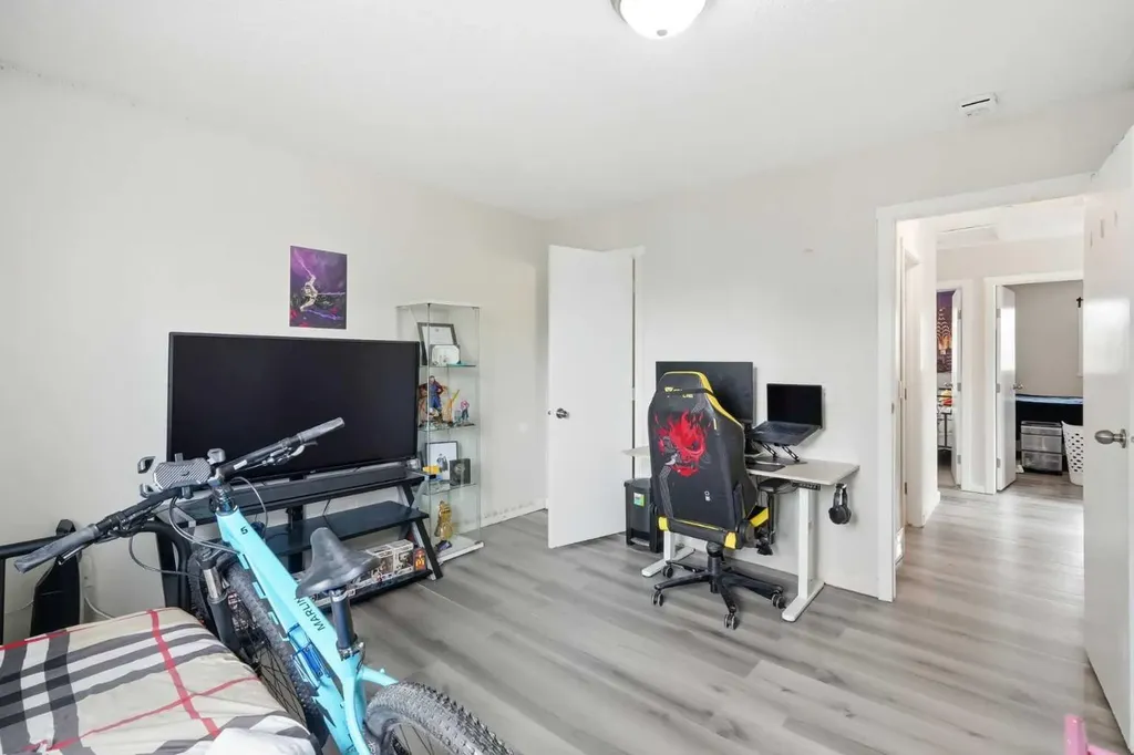 2519 38 Street NE Calgary AB T1Y 4W8