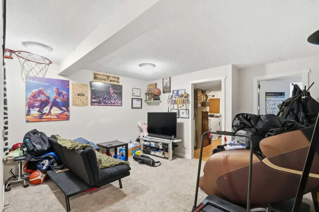 2519 38 Street NE Calgary AB T1Y 4W8