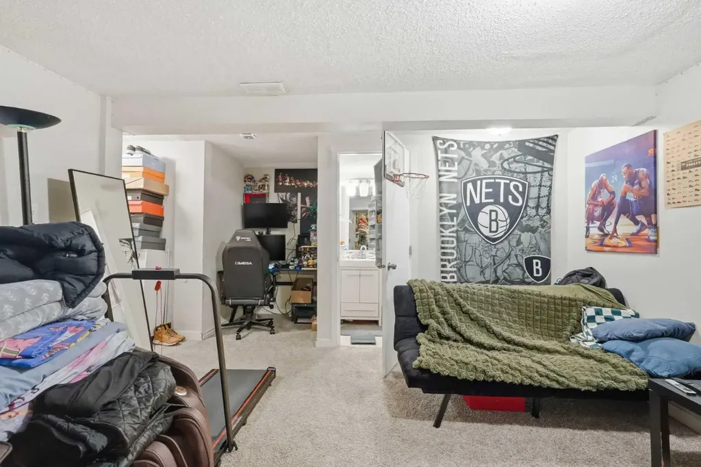 2519 38 Street NE Calgary AB T1Y 4W8