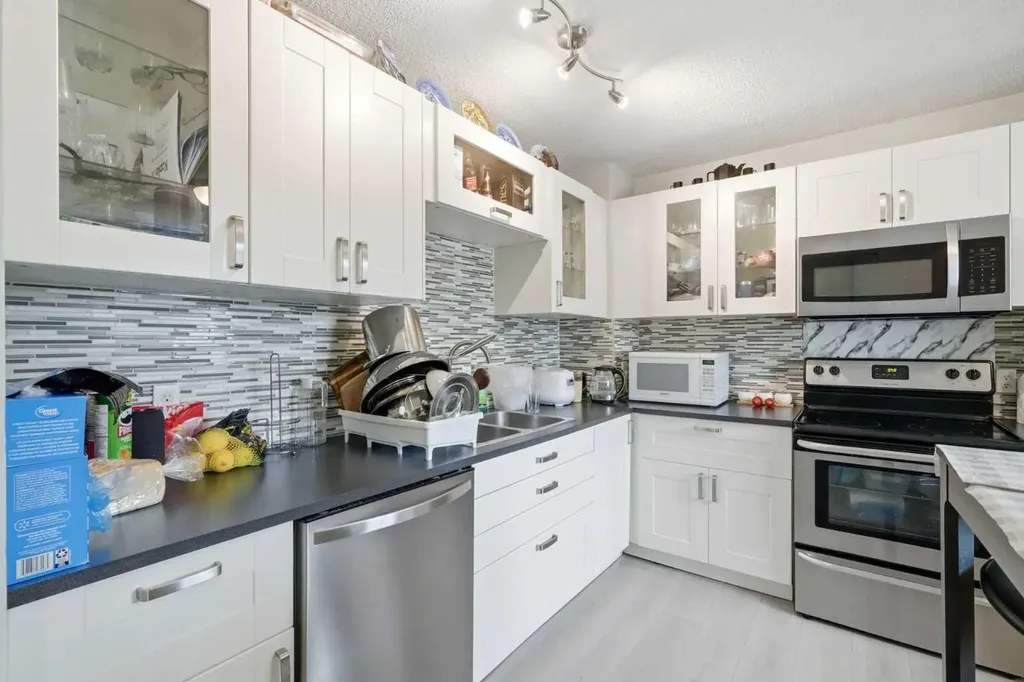 2519 38 Street NE Calgary AB T1Y 4W8