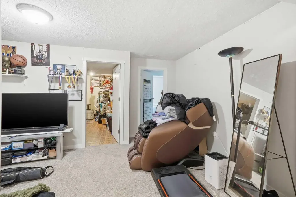 2519 38 Street NE Calgary AB T1Y 4W8