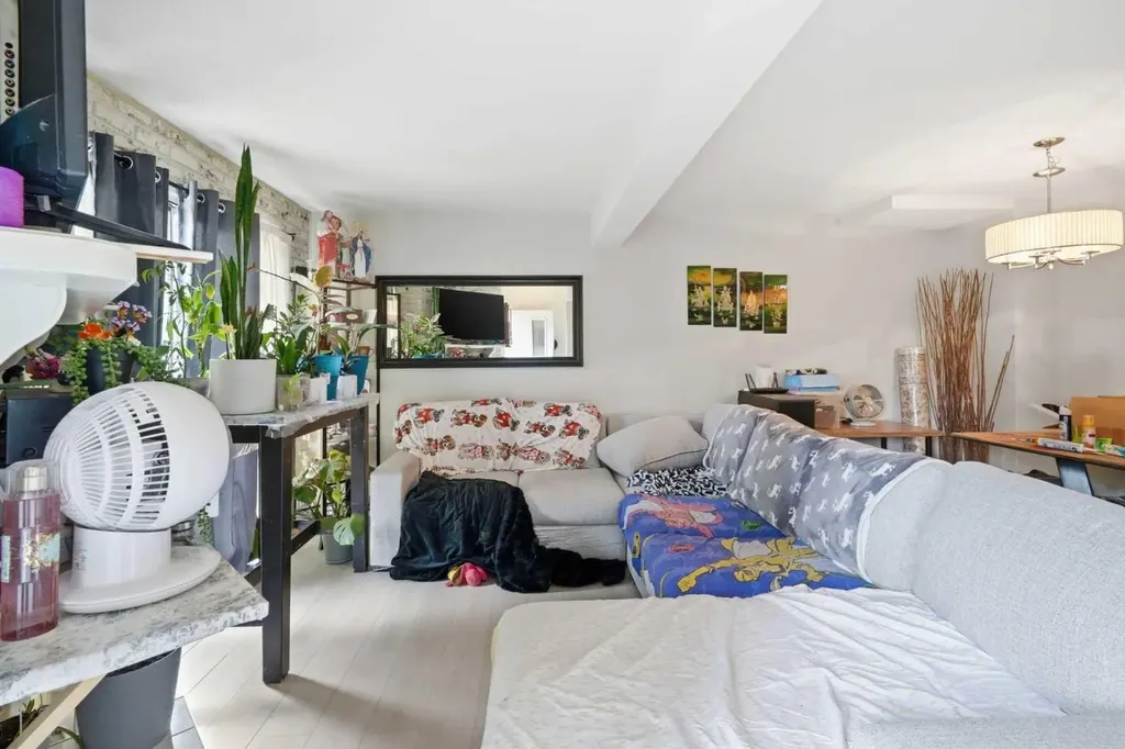 2519 38 Street NE Calgary AB T1Y 4W8