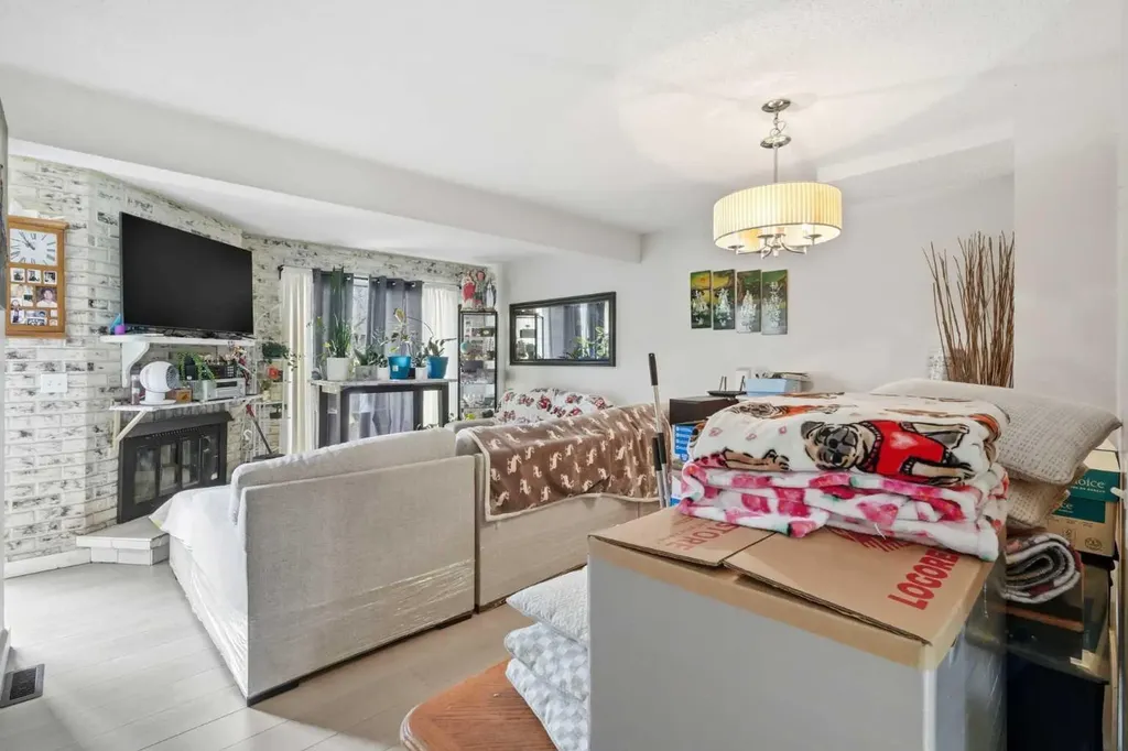 2519 38 Street NE Calgary AB T1Y 4W8