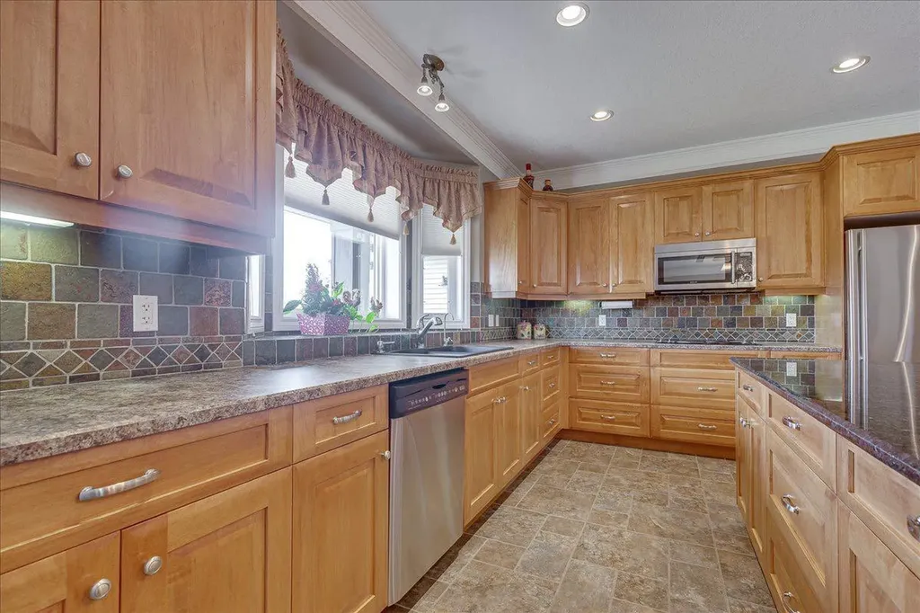 33550 Range Road 23 Rural Mountain View County AB T4H1P4