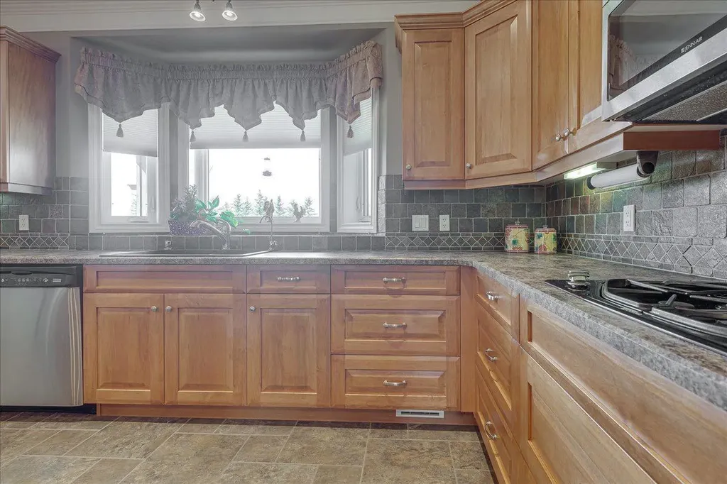 33550 Range Road 23 Rural Mountain View County AB T4H1P4