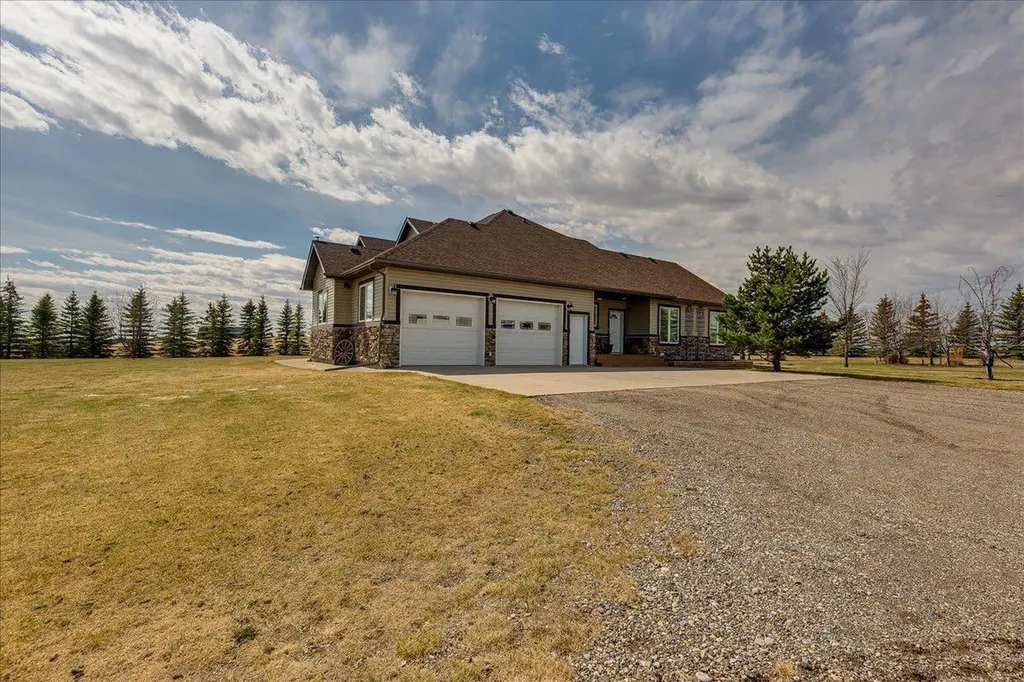 33550 Range Road 23 Rural Mountain View County AB T4H1P4
