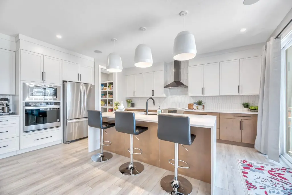 6 Legacy Woods Crescent SE Calgary AB T2X 2G5