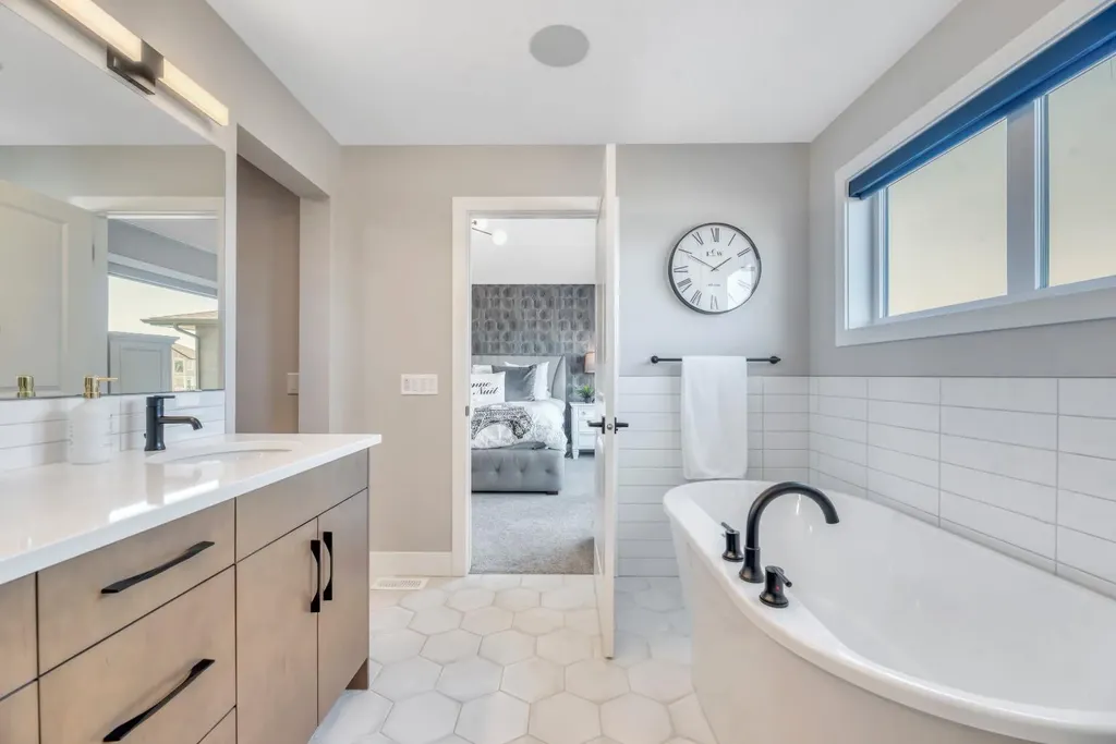 6 Legacy Woods Crescent SE Calgary AB T2X 2G5