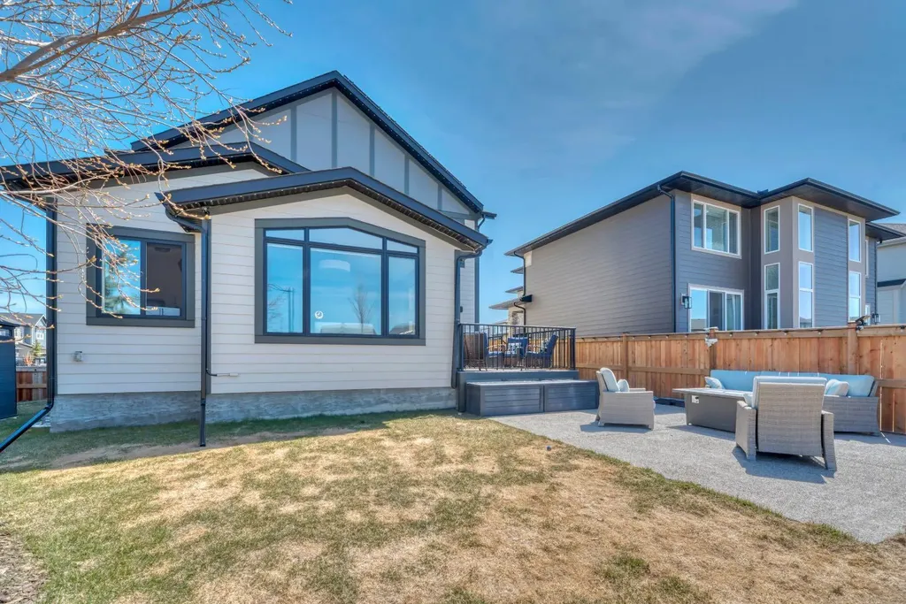 6 Legacy Woods Crescent SE Calgary AB T2X 2G5