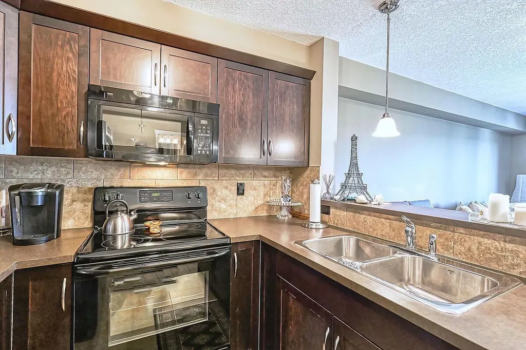 175 Panatella Hill NW Calgary AB T3K 0V9