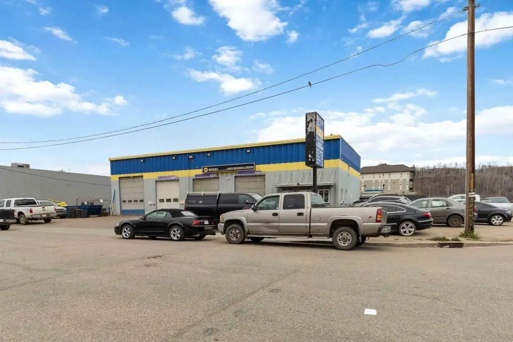 8102 Manning Avenue Fort Mcmurray AB T9H 1V7