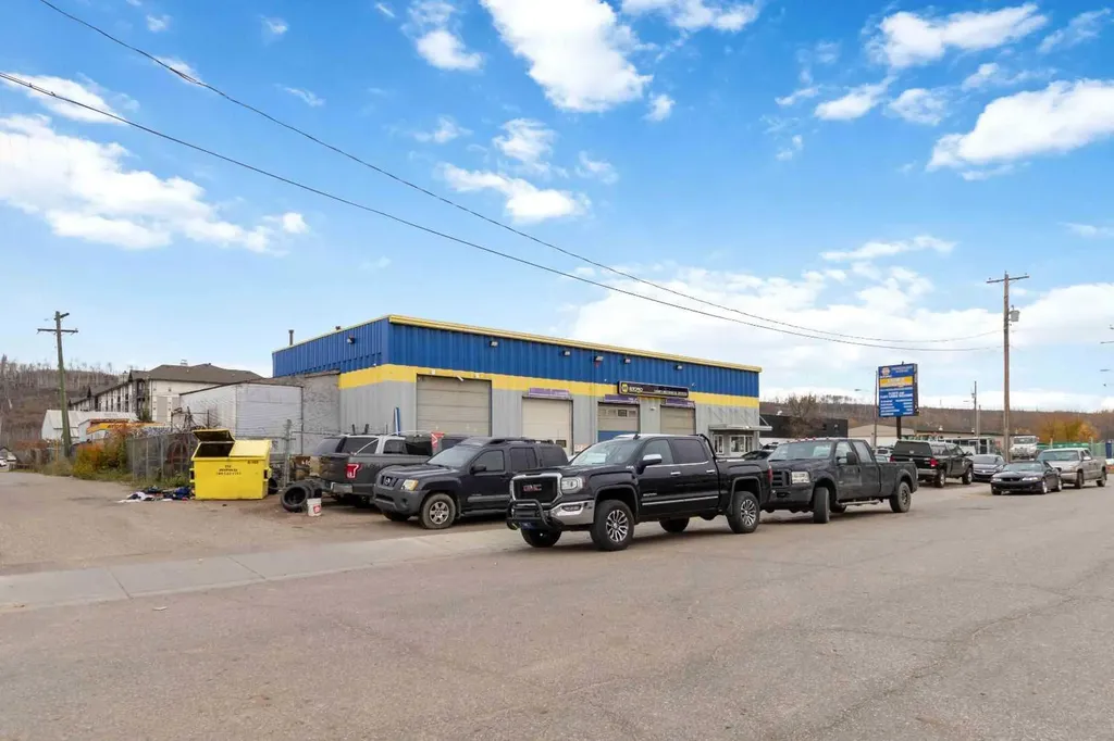 8102 Manning Avenue Fort Mcmurray AB T9H 1V7