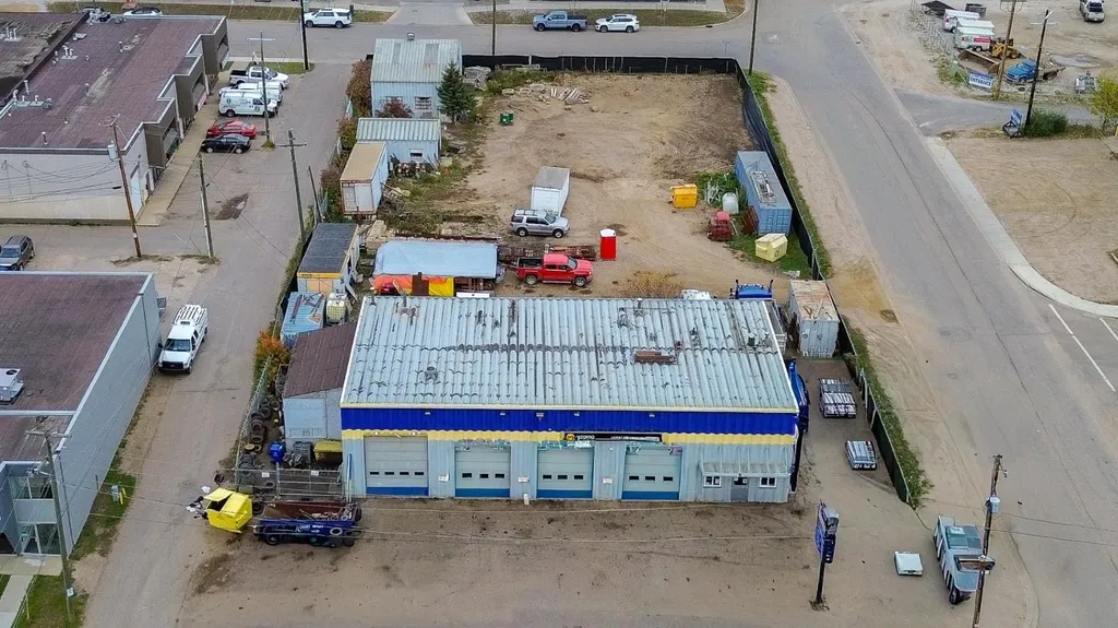 8102 Manning Avenue Fort Mcmurray AB T9H 1V7