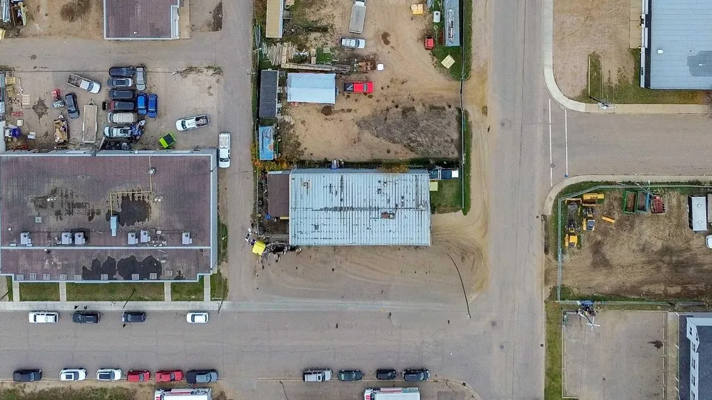 8102 Manning Avenue Fort Mcmurray AB T9H 1V7